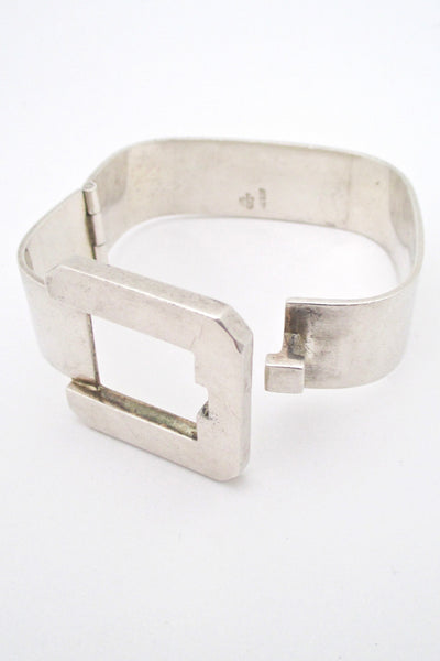 detail Puig Doria Spain vintage modernist heavy silver buckle bracelet