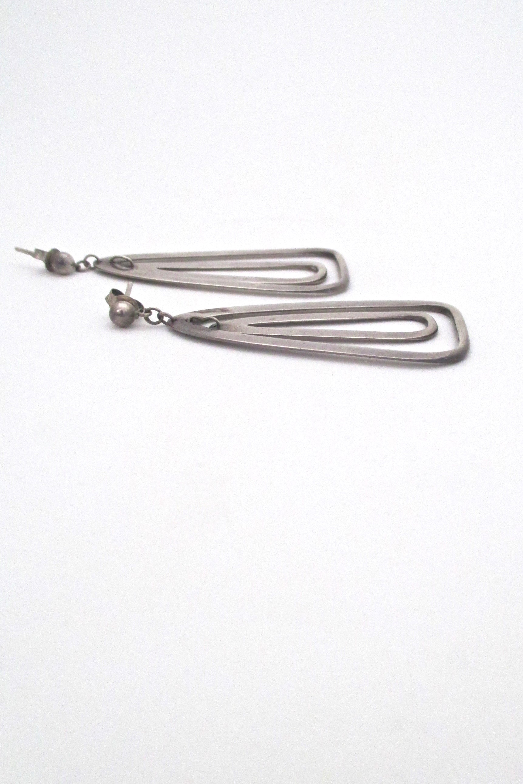 profile Darla Hesse Canada vintage silver double drop kinetic earrings