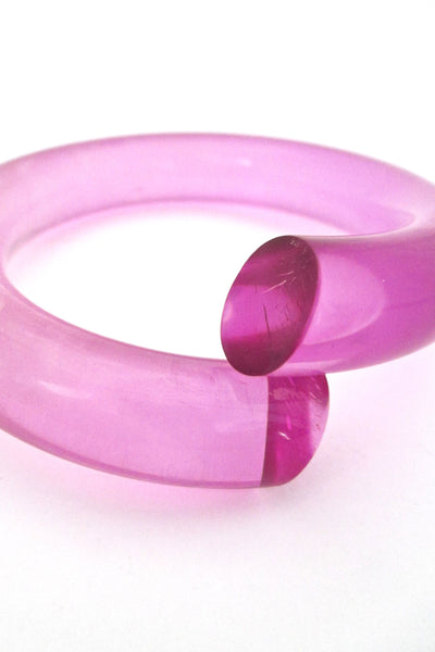 Judith Hendler clear pink acrylic bypass bracelet