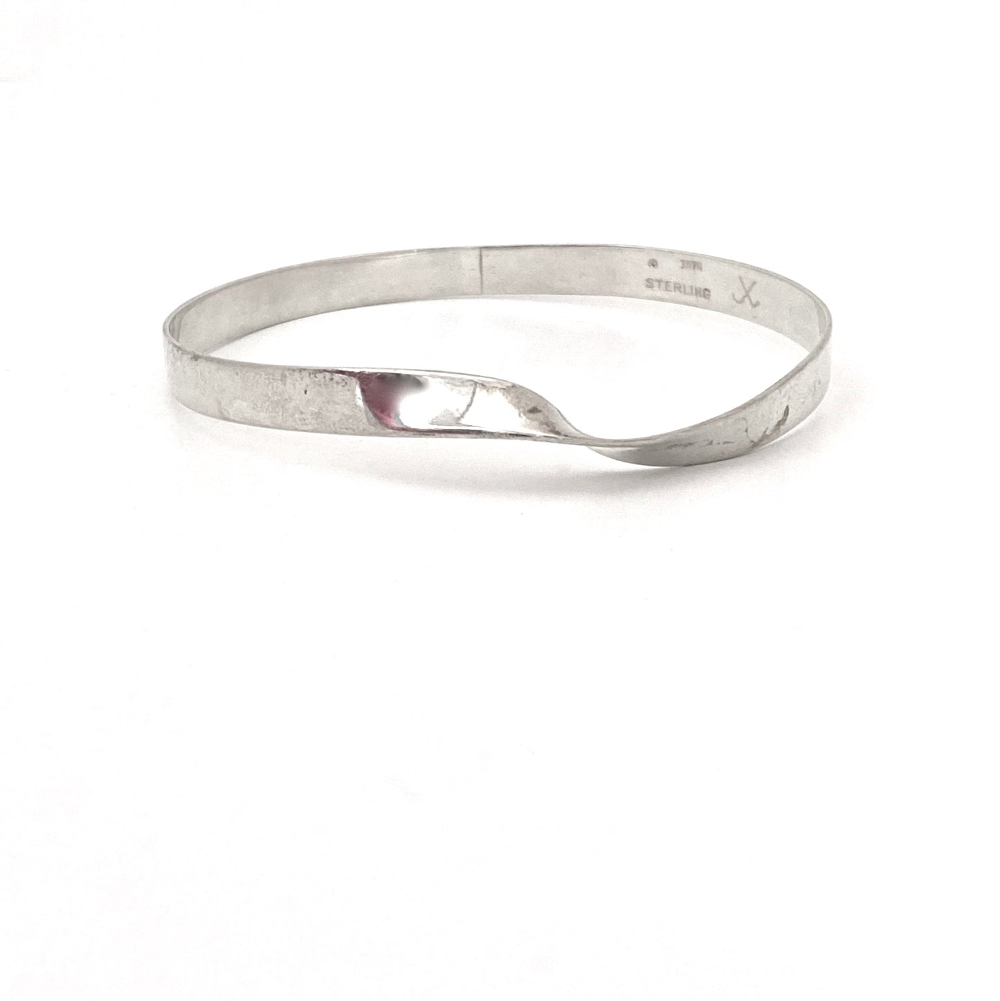 profile John Lewis USA vintage silver twisted bangle bracelet 1976 Modernist jewelry design