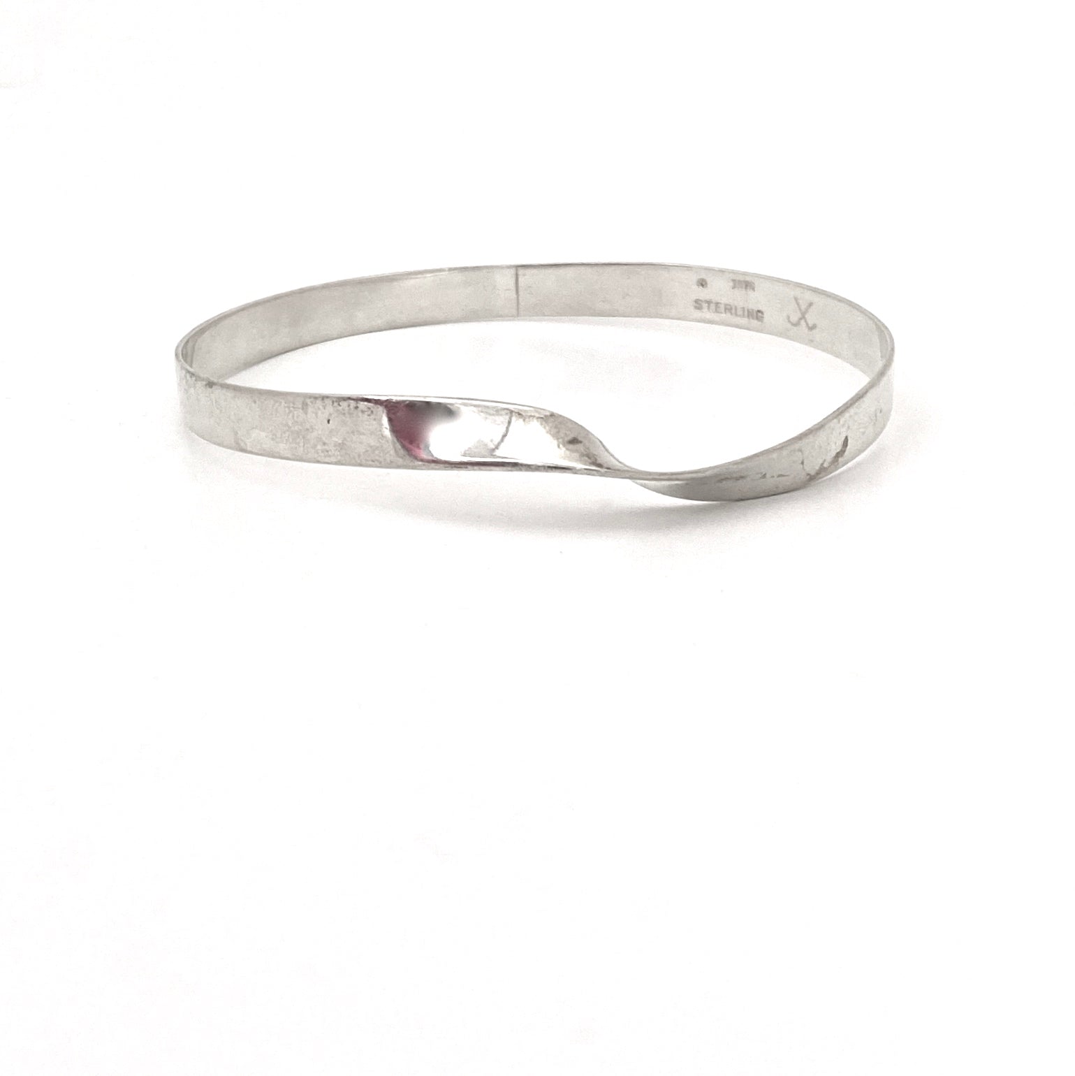 profile John Lewis USA vintage silver twisted bangle bracelet 1976 Modernist jewelry design