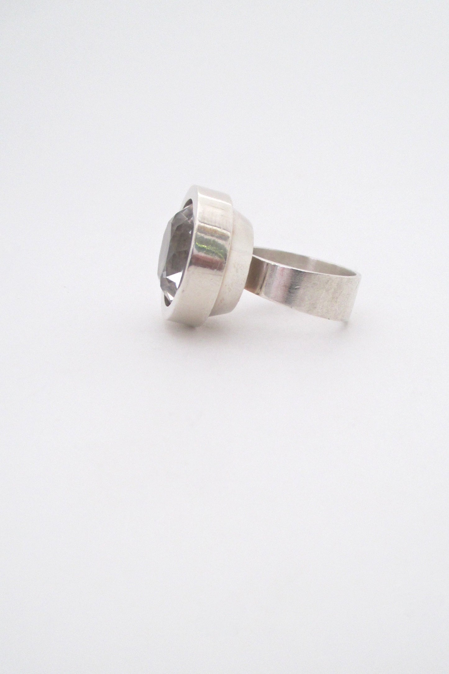 profile Elis Kauppi for Kupittaan Kulta Finland large vintage modernist silver rock crystal ring