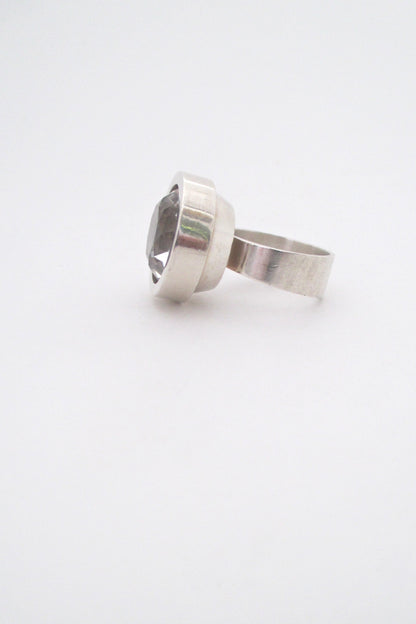 profile Elis Kauppi for Kupittaan Kulta Finland large vintage modernist silver rock crystal ring