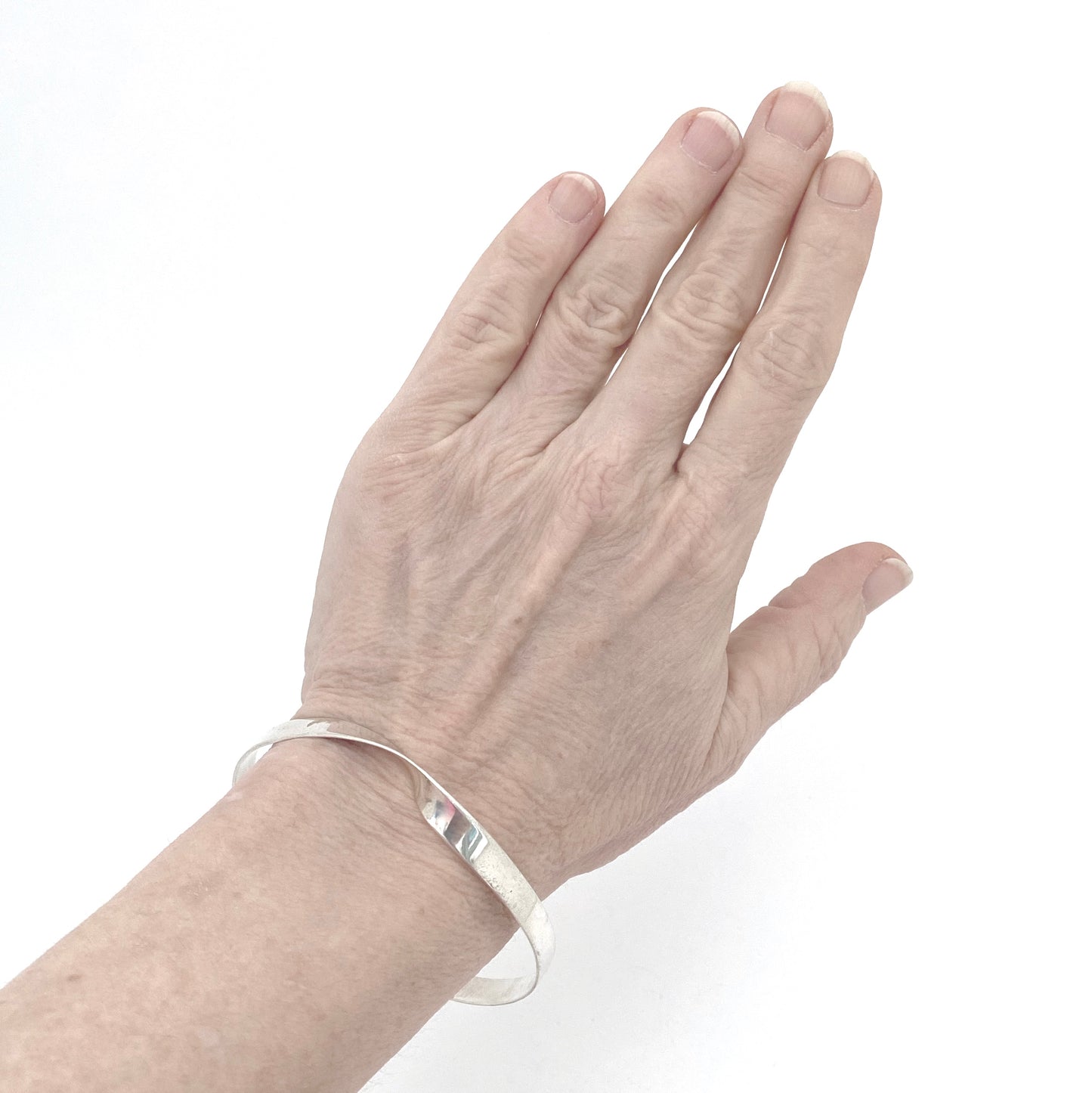 detail John Lewis USA vintage silver twisted bangle bracelet 1976 Modernist jewelry design