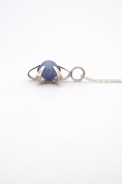 profile Elis Kauppi for Kupittaan Kulta Finland vintage modernist silver chalcedony star pendant necklace