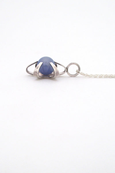 profile Elis Kauppi for Kupittaan Kulta Finland vintage modernist silver chalcedony star pendant necklace