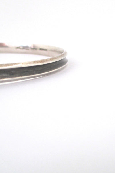 detail Hans Hansen Denmark vintage silver grooved bangle bracelet black groove