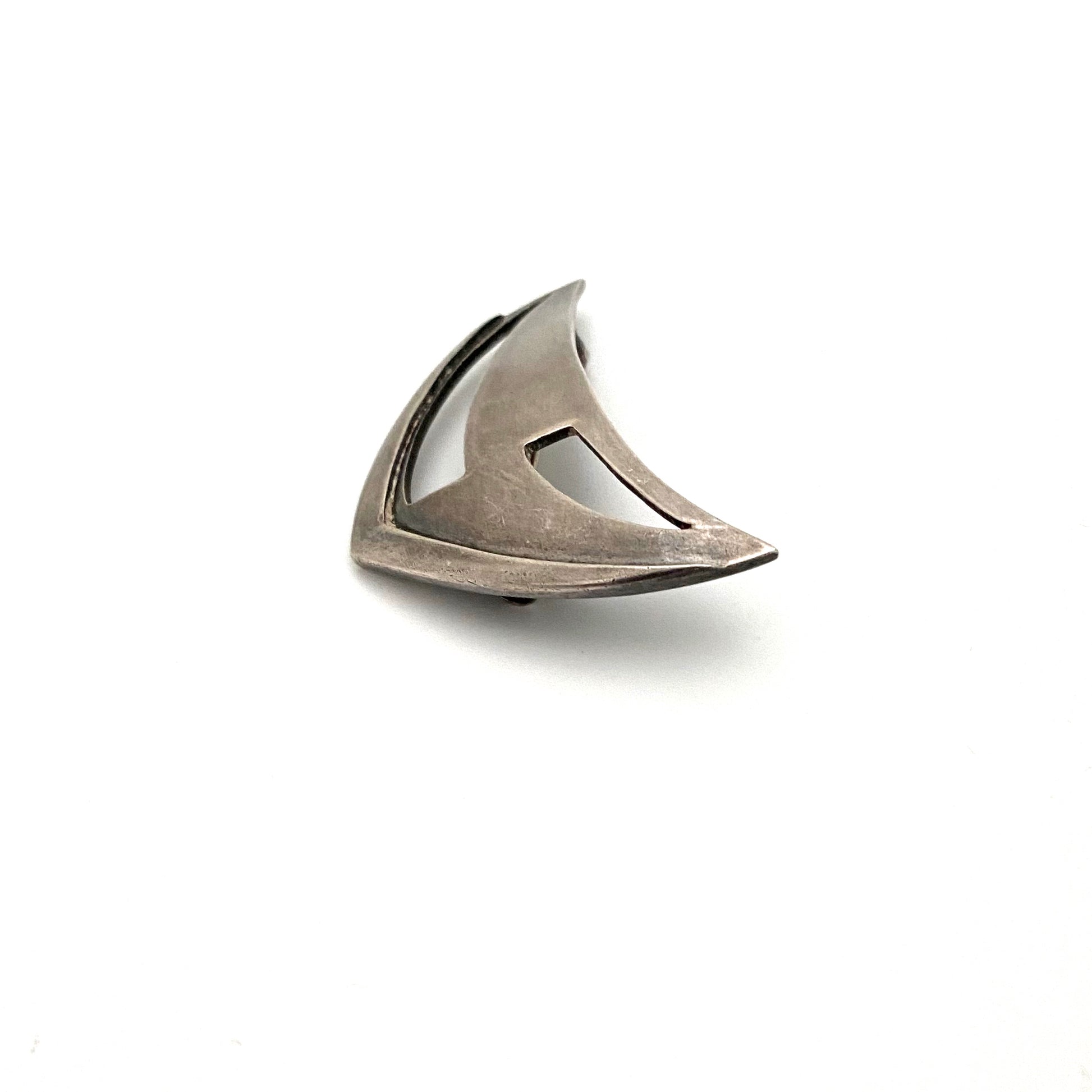 profile Viggo Wollny Denmark vintage silver brooch Fammik Scandinavian Modernist jewelry design