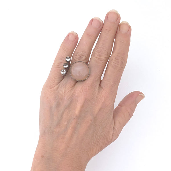 scale Valo Koru Finland large vintage silver rose quartz rock crystal ring 1973 Modernist jewelry design