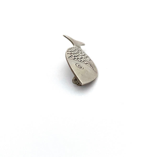 profile Eric Leyland Canada vintage sterling silver fish brooch Canadian Modernist jewelry design