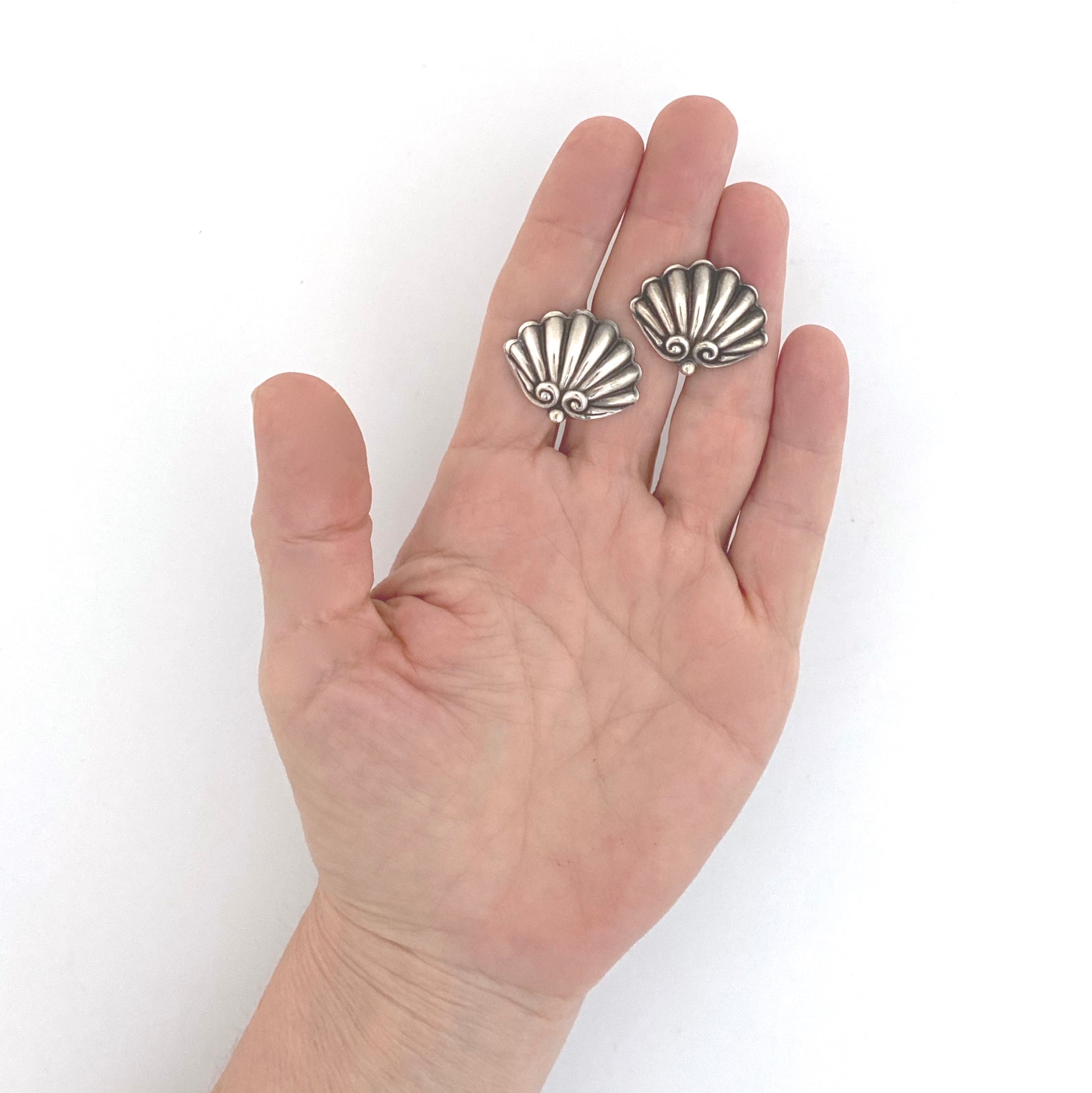 scale Margot de Taxco Mexico vintage silver shell earrings