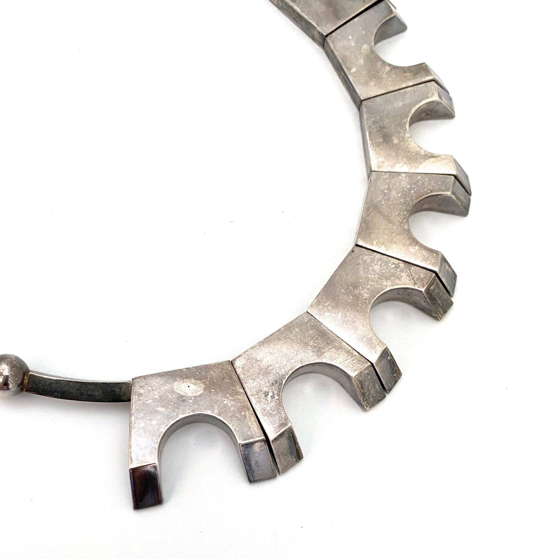 detail Antonio Pineda Taxco Mexico vintage heavy silver necklace Modernist jewelry design