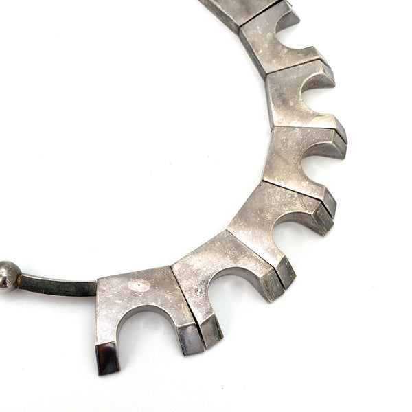 detail Antonio Pineda Taxco Mexico vintage heavy silver necklace Modernist jewelry design