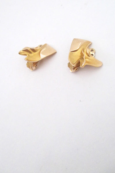 detail Laponia Finland vintage 14k gold earrings ear clips