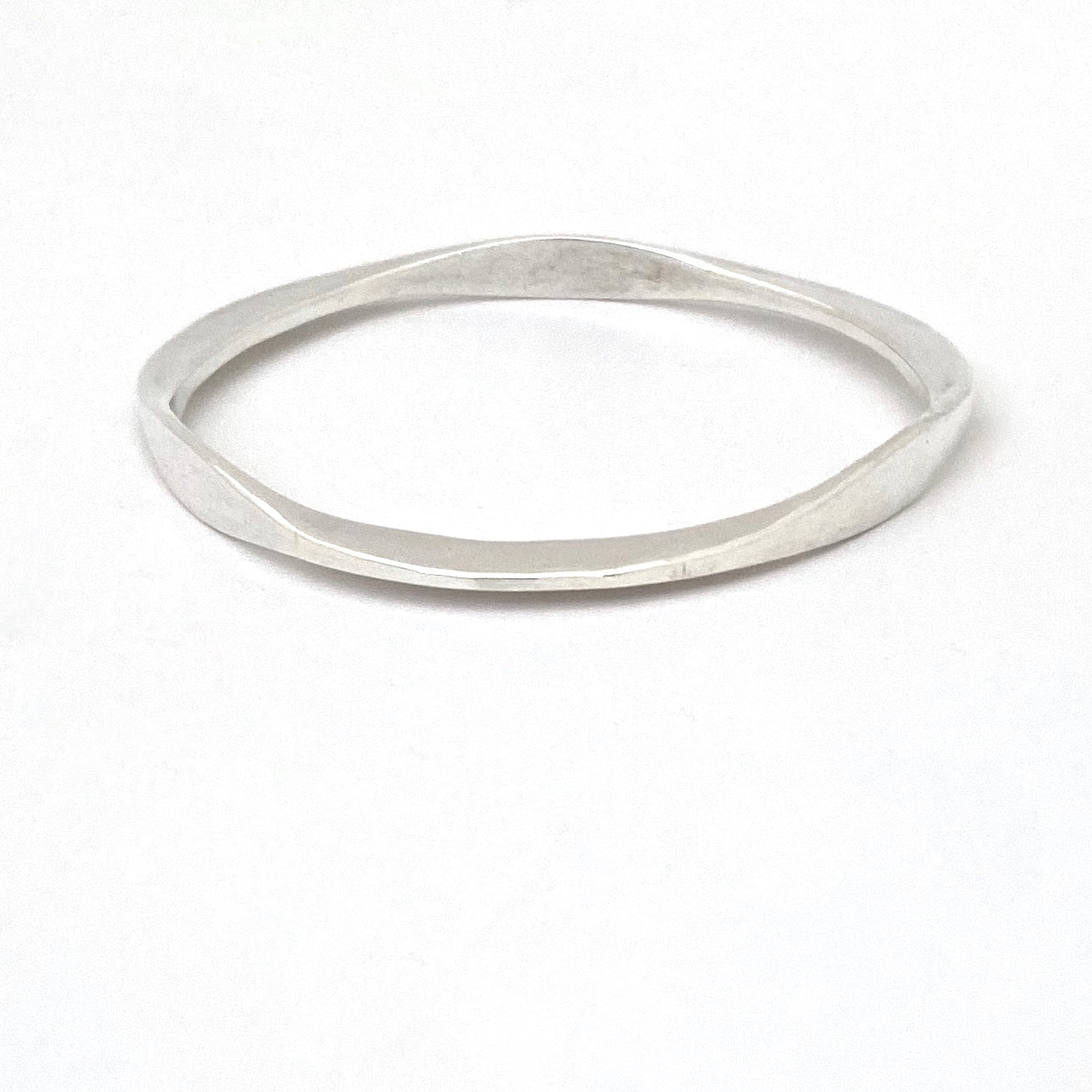detail James Avery USA vintage hammered silver los Martillados bangle bracelet Modernist jewelry design
