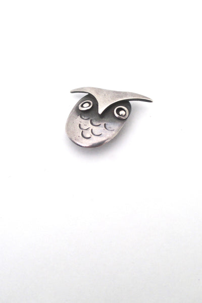 detail Frances Holmes Boothby USA vintage modernist silver owl brooch mid century modern design