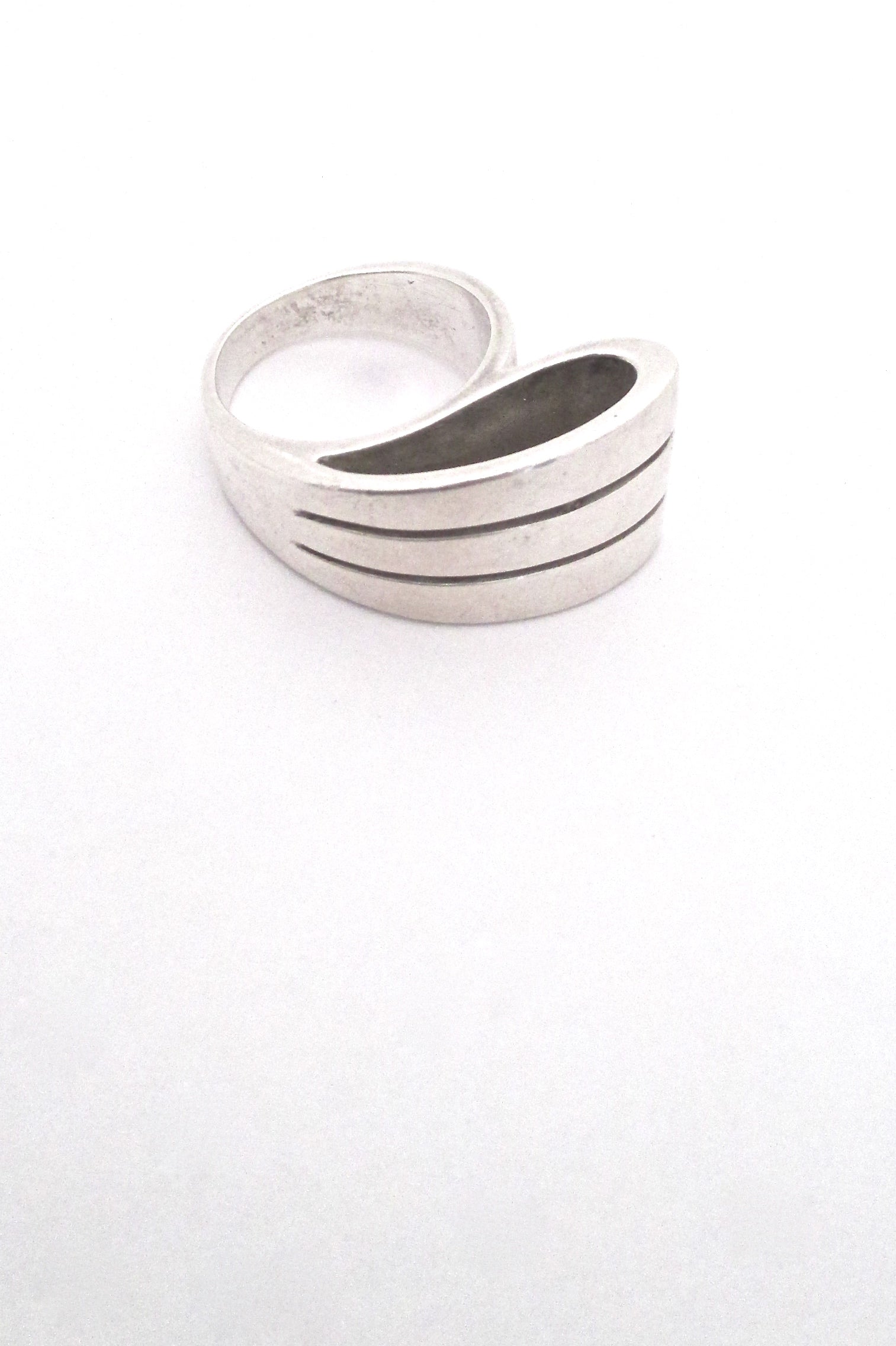 detail vintage silver large open loop ring Italy mid century modernist design