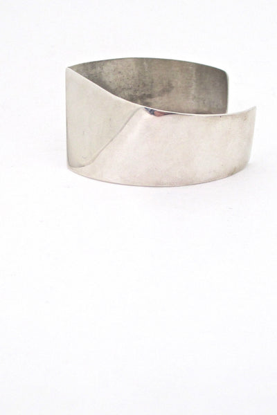 profile Pekka Piekainen for Auran Kultaseppa Finland vintage silver cuff bracelet mid century modern