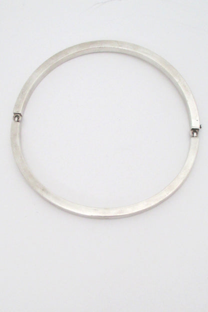 Puig Doria sleek modernist silver choker