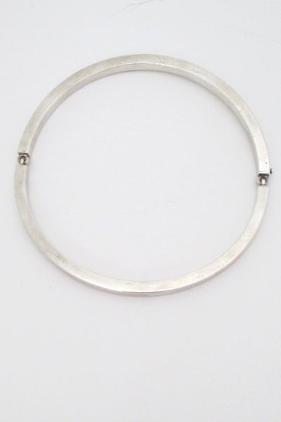 Puig Doria sleek modernist silver choker
