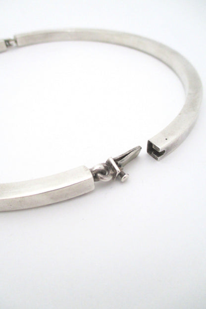 Puig Doria sleek modernist silver choker