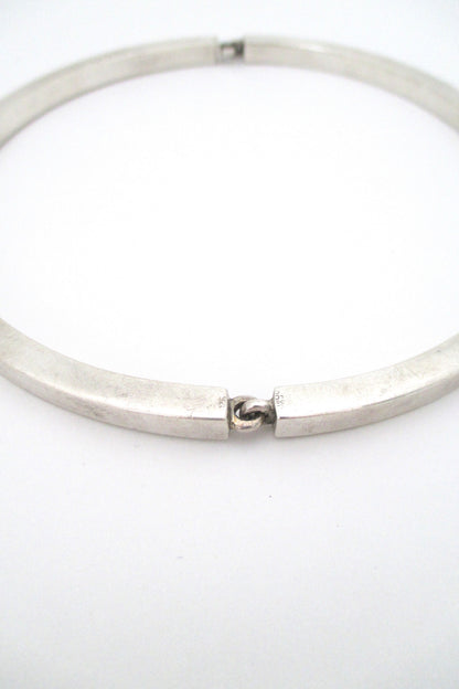 Puig Doria sleek modernist silver choker
