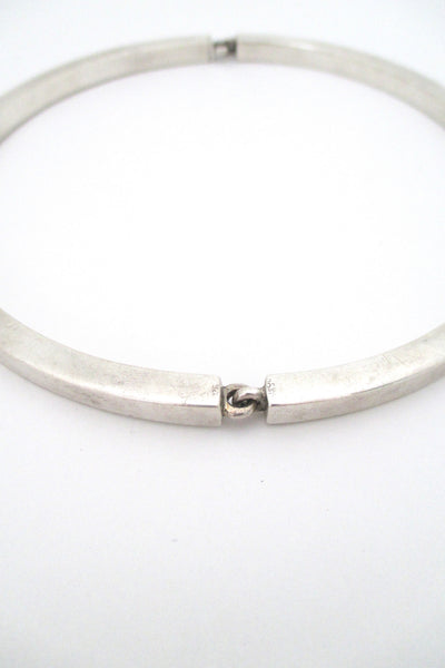 Puig Doria sleek modernist silver choker