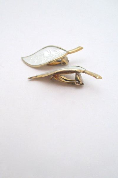 detail David-Andersen Norway vintage sterling silver enamel leaf ear clips Willy Winnaess