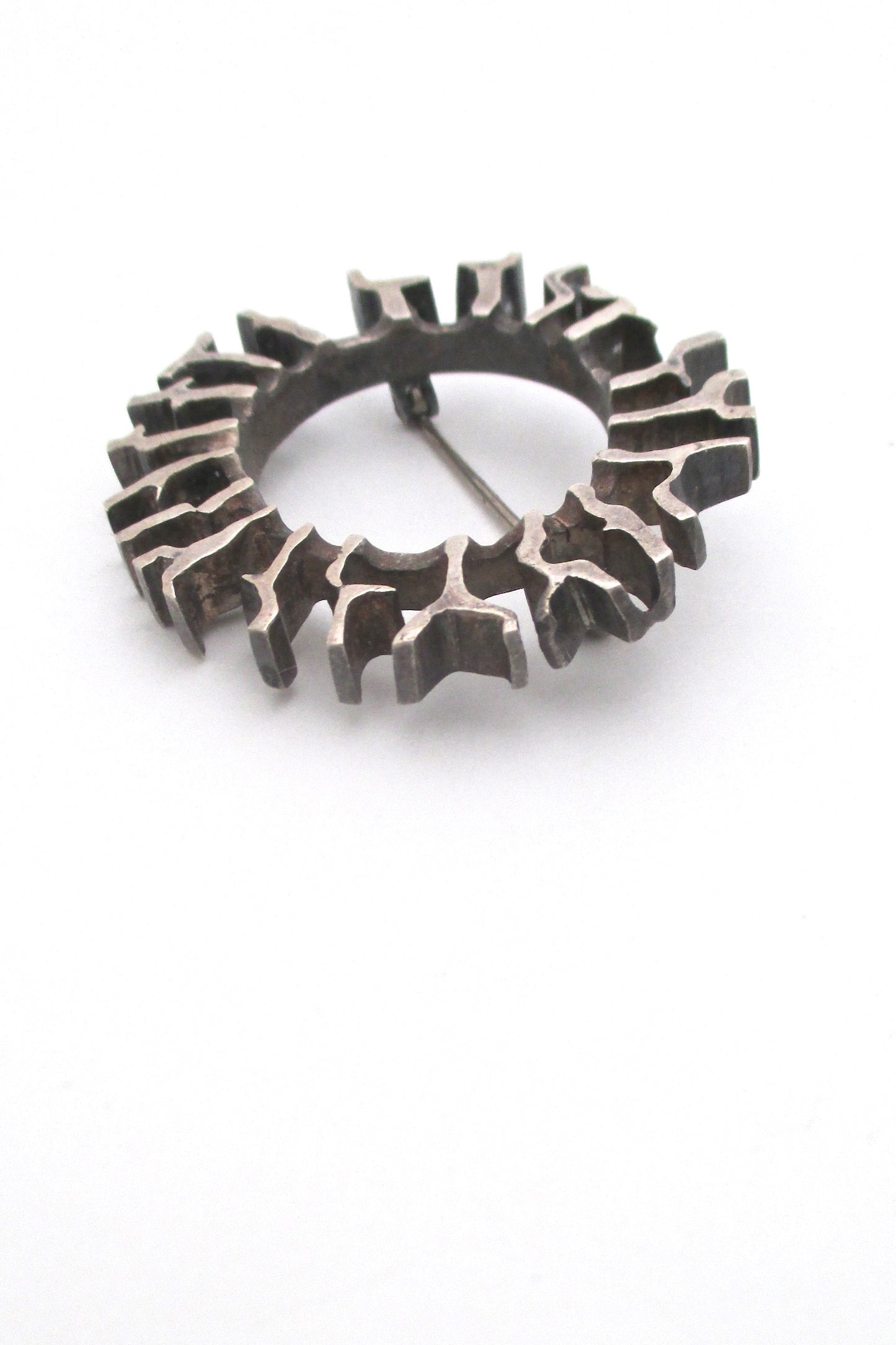 detail Bernard Chaudron Canada vintage brutalist silver circle brooch