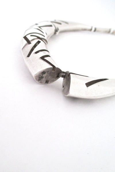 detail Lapponia Finland vintage heavy silver hinged choker necklace post modern design