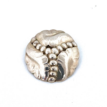 detail Georg Jensen Denmark vintage silver floral skonvirke brooch 82C