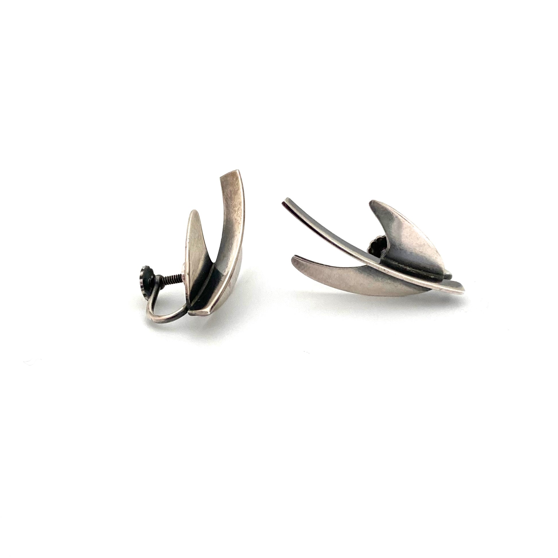 detail Henry Steig USA vintage silver earrings American Modernist jewelry design
