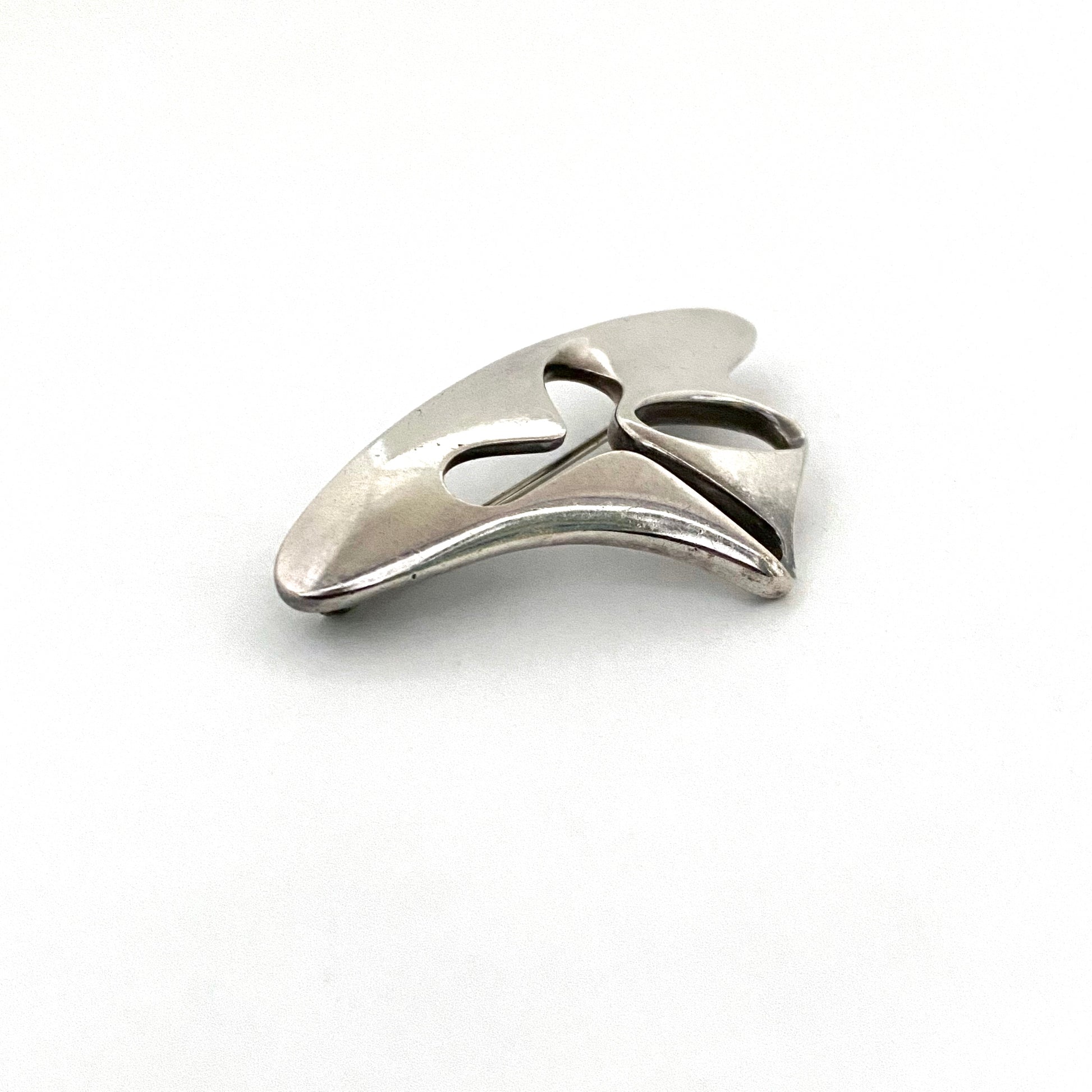 detail Georg Jensen Denmark vintage silver brooch 325 Henning Koppel Scandinavian Modernist jewelry design