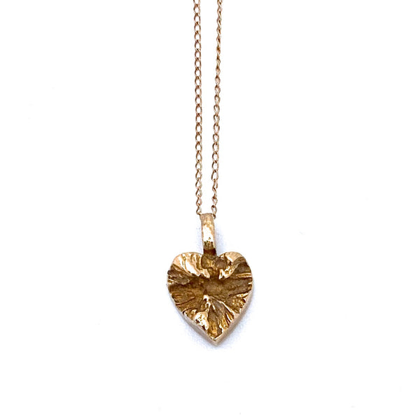 detail Lapponia Finland vintage 14k gold heart charm pendant necklace 1975 Björn Weckström Scandinavian Modernist jewelry design