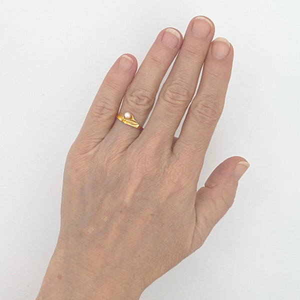 scale Lapponia Finland vintage 14k gold pearl ring Bjorn Weckstrom Scandinavian Modernist jewelry design