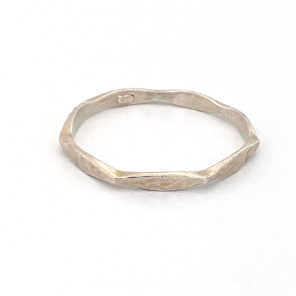 detail Hattie Carnegie USA vintage hammered silver plate bangle bracelet Modernist jewelry design
