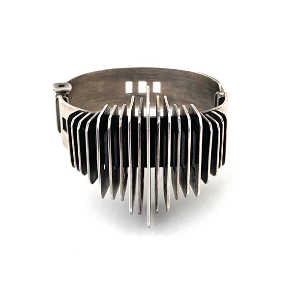 magnificent vintage studio made heavy silver 'fins' hinged bracelet