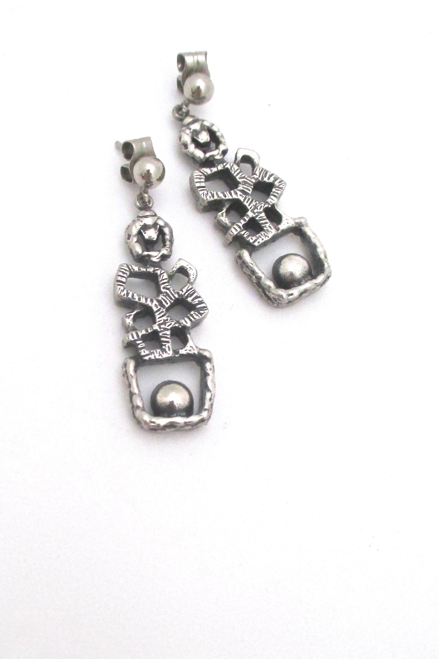 Guy Vidal openwork 'balanced ball' drop earrings