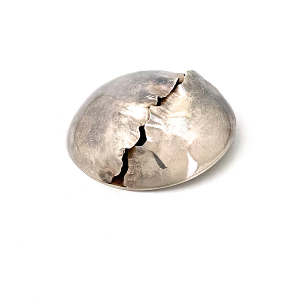 vintage silver large 'ruffled edges' pendant / brooch