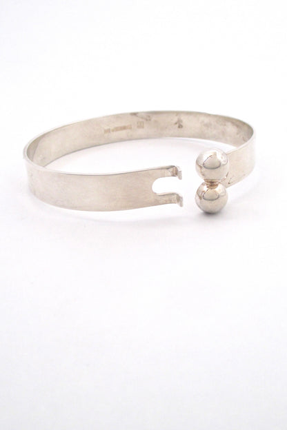 detail Kaunis Koru Finland vintage silver double spheres Modernist bracelet by Heikki Kaksonen 1974
