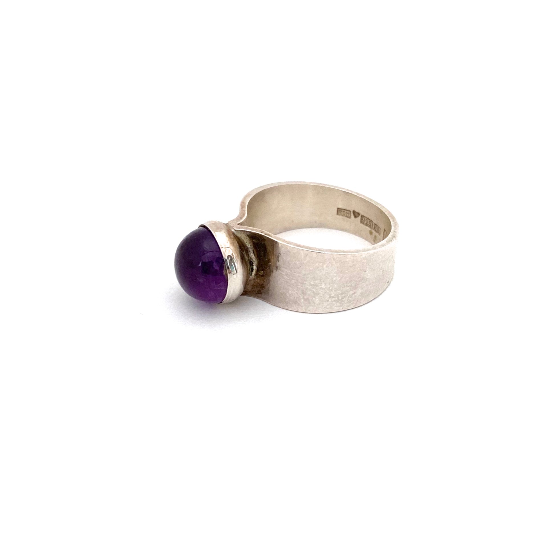 detail Kaunis Koru Finland vintage silver amethyst ring Rauno Oma Mättö 1975 Scandinavian Modern jewelry design