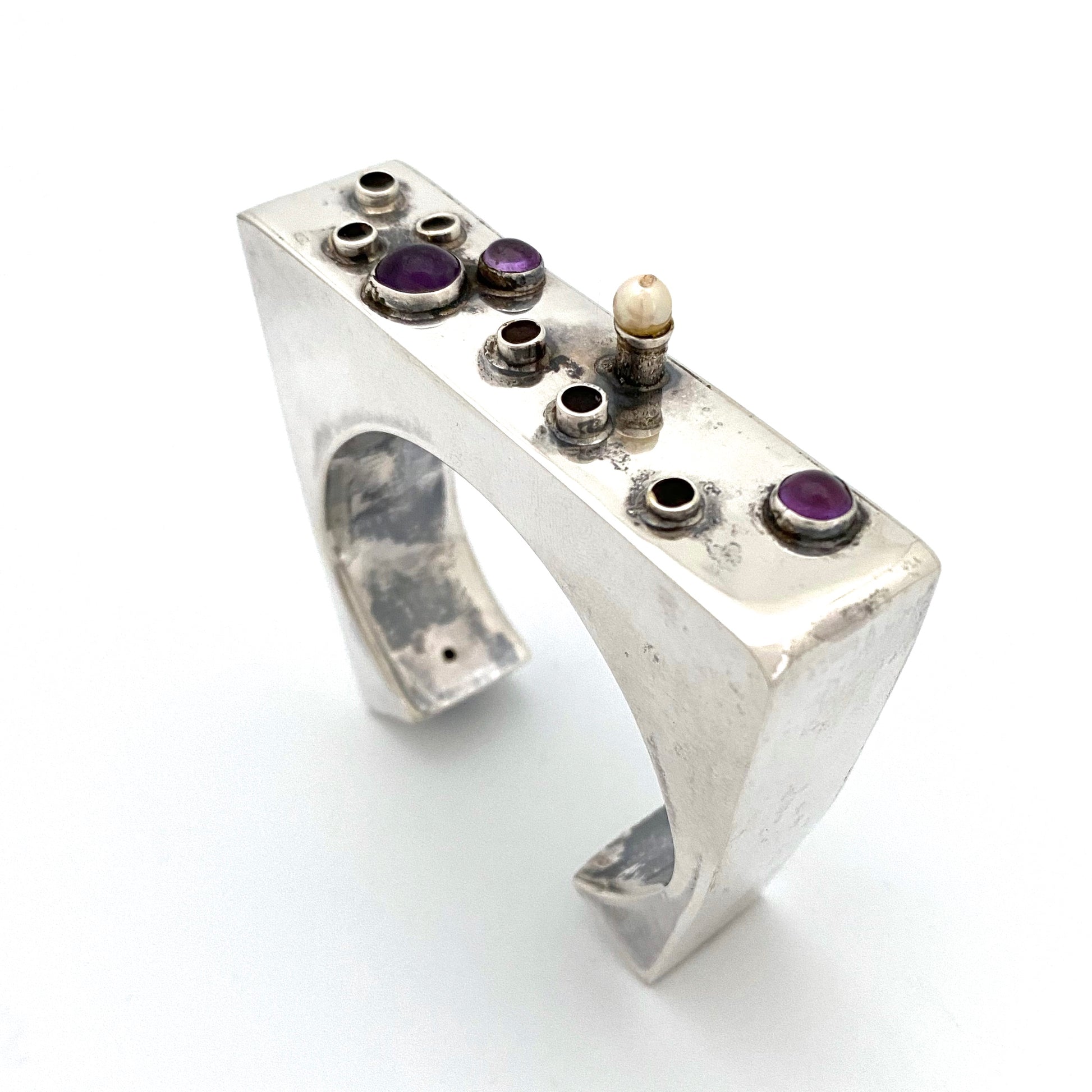 detail Rachel Gera attr Israel large silver amethyst pearly cuff bracelet Modernist jewelry design