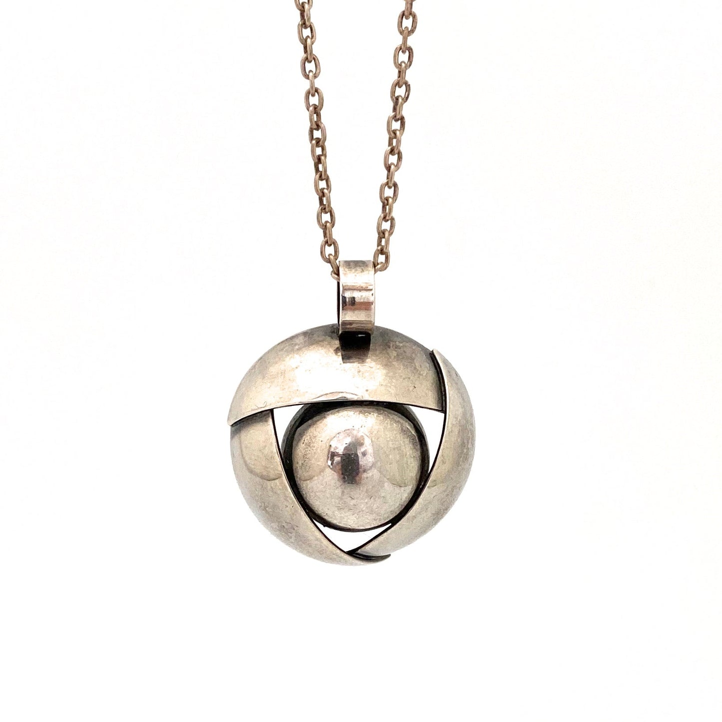 detail Elis Kauppi Kupittaan Kulta Finland vintage silver pendant necklace Scandinavian Modernist jewelry design