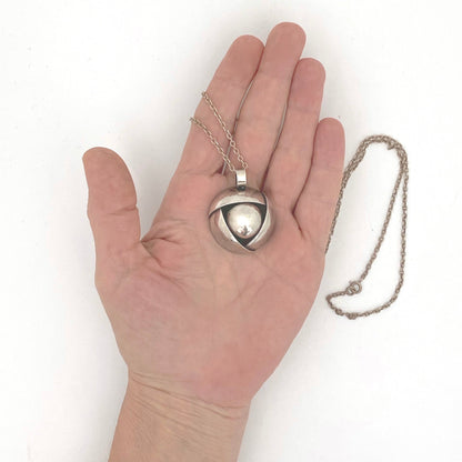 scale Elis Kauppi Kupittaan Kulta Finland vintage silver pendant necklace Scandinavian Modernist jewelry design