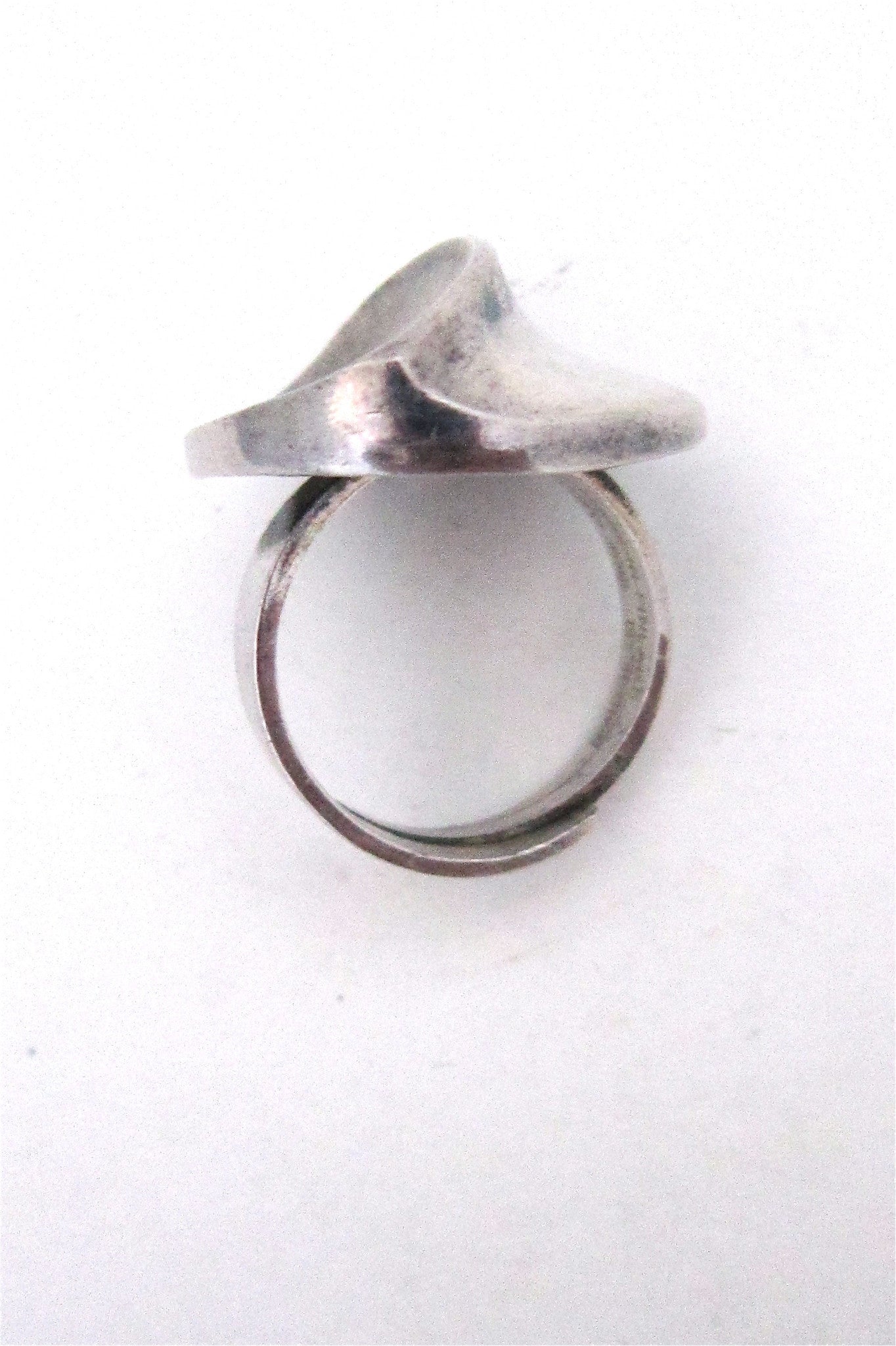 Matti Hyvarinen 'divide' ring