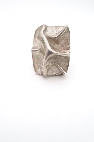 Matti Hyvarinen deeply sculptural large silver ring - 1973