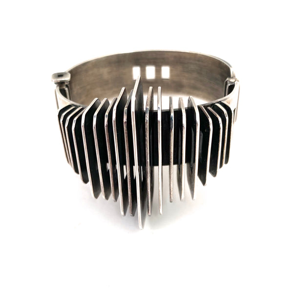 detail vintage studio made exceptional heavy silver hinged fins bracelet unknown maker Modernist jewelry design