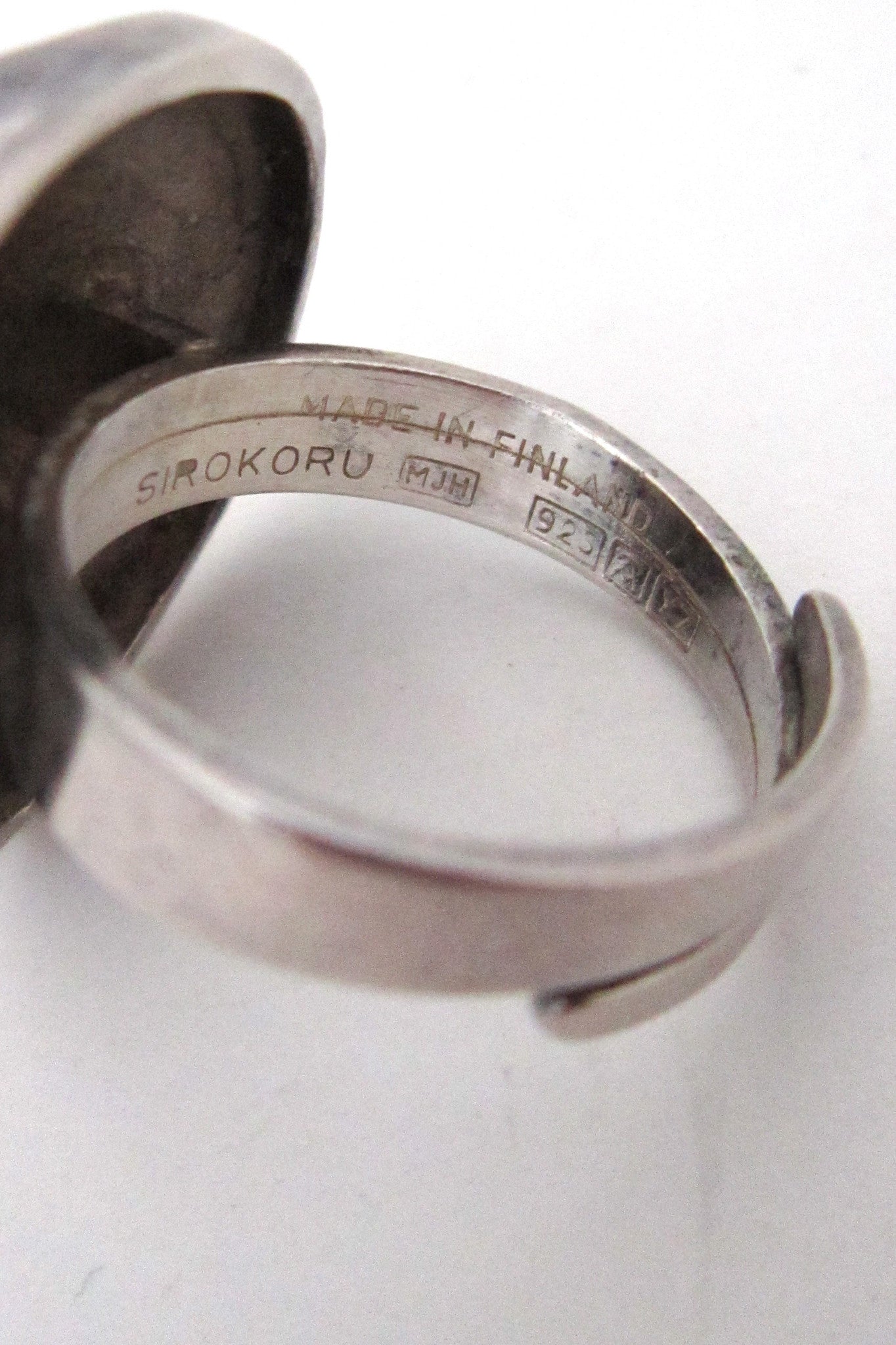 Matti Hyvarinen 'divide' ring