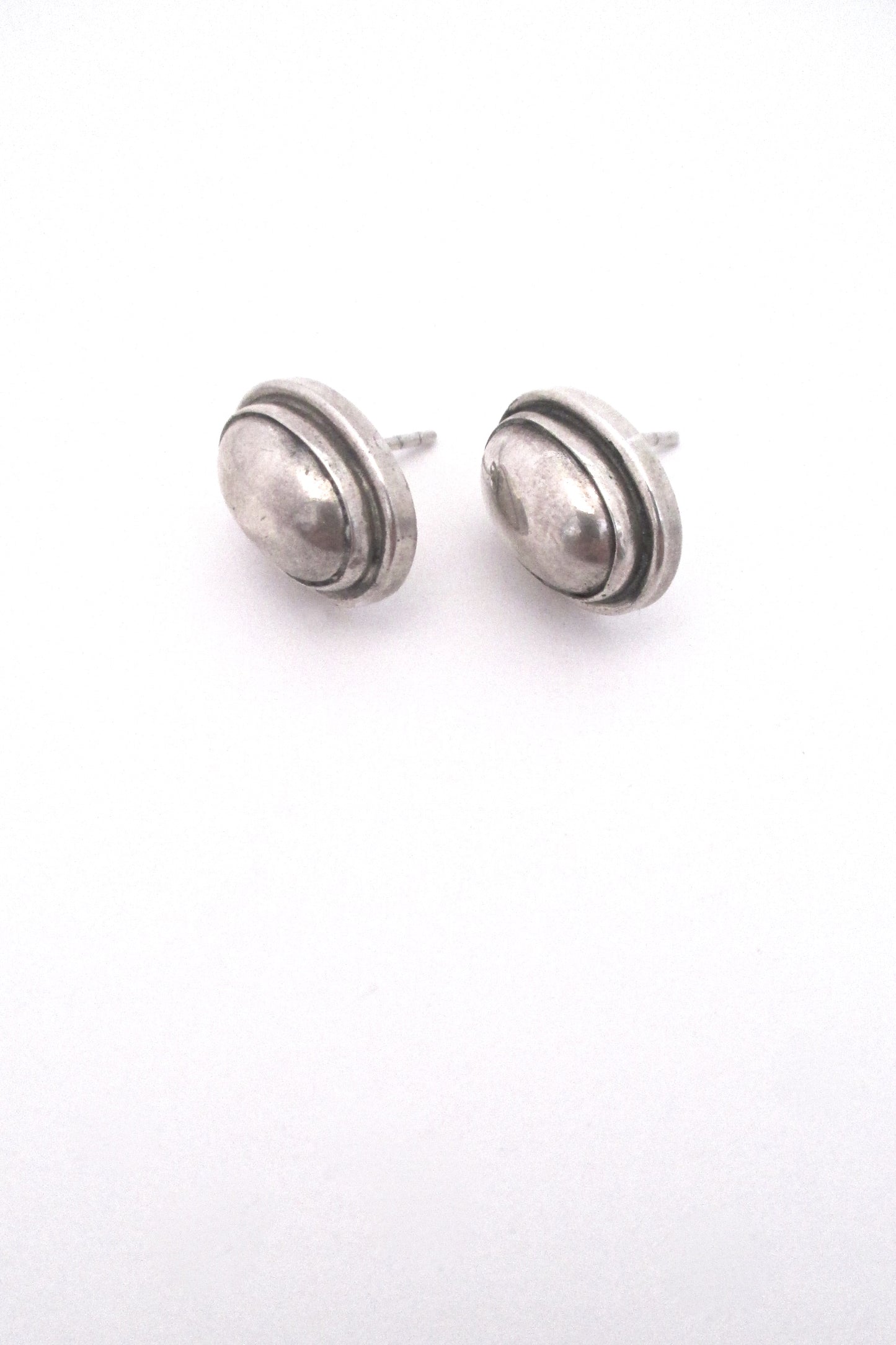 detail Georg Jensen Denmark vintage silver earrings 86B by Harald Nielsen