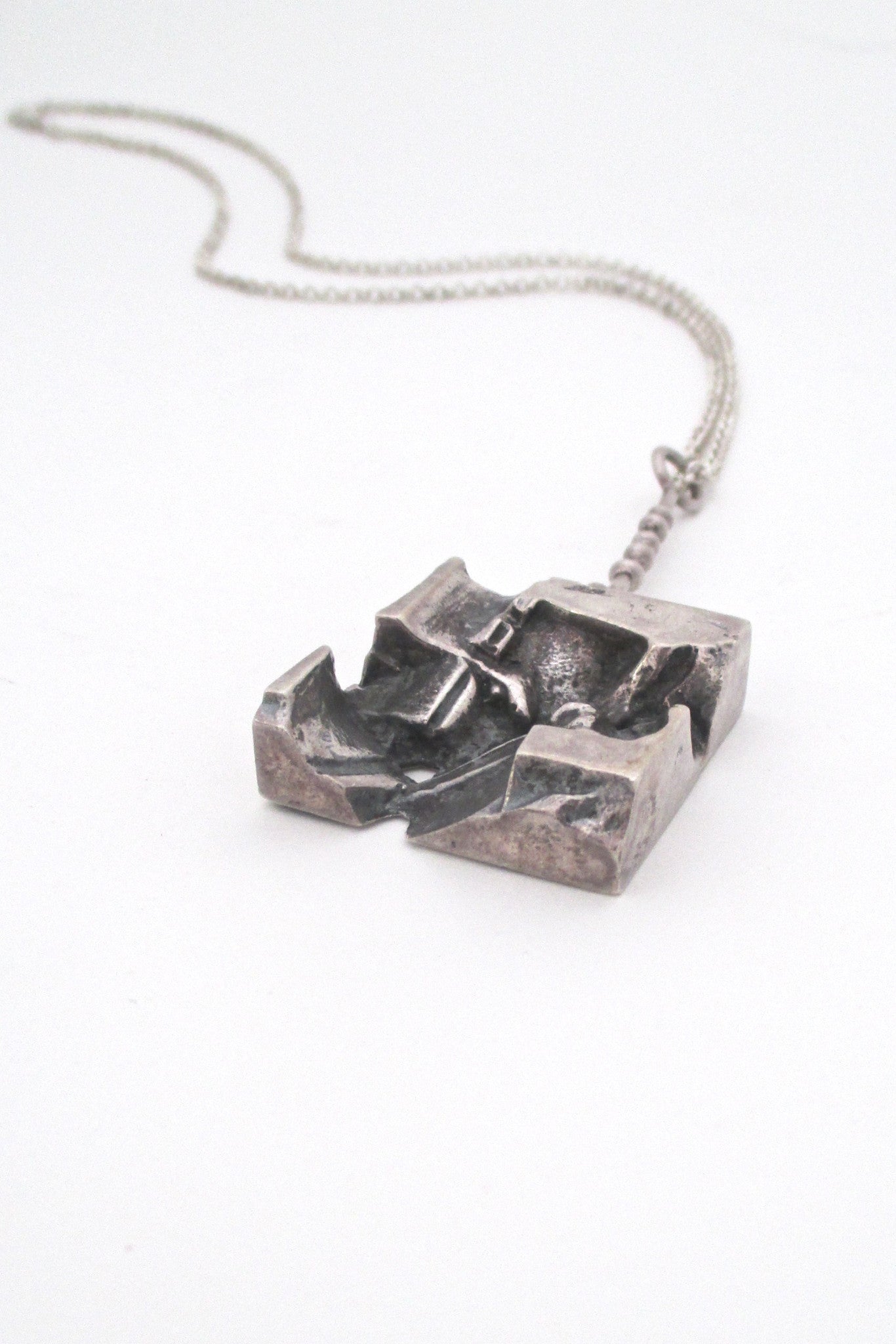 detail Jorma Laine for Kultateollisuus Finland vintage Scandinavian Modern silver pendant 1971